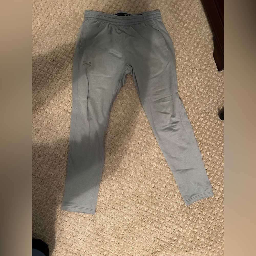 Under armour gray sweatpants. Good condition. Size large